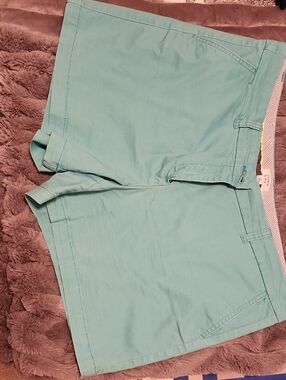 crown & ivy Light Teal and Yellow Trim Women's Shorts 5"